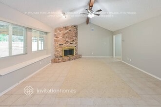 8703 Saratoga Forest Dr in Houston, TX - Building Photo - Building Photo