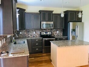 102 Abaco Dr E in Cedar Point, NC - Building Photo - Building Photo