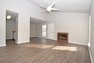 1000 King Albert St in Austin, TX - Building Photo - Building Photo