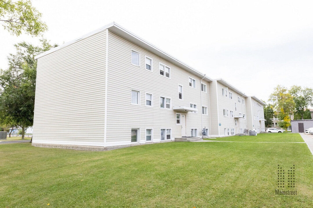 Pride Apartments in Edmonton, AB - Building Photo