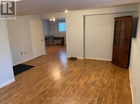 18 Helen St in Kawartha Lakes, ON - Building Photo