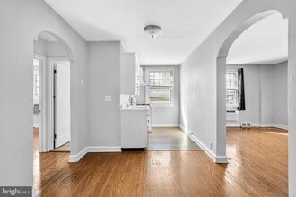 7341 Oxford Ave in Philadelphia, PA - Building Photo - Building Photo