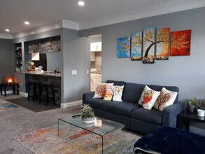 2000 Waters Edge Dr in Newark, DE - Building Photo - Building Photo