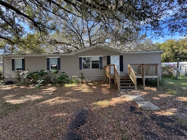 property at 237 Temple Cir W