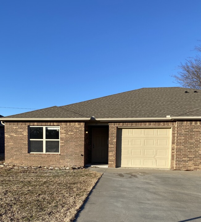 13 W 42nd St in Sand Springs, OK - Building Photo