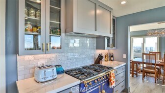 185 E Avenida Cordoba in San Clemente, CA - Building Photo - Building Photo