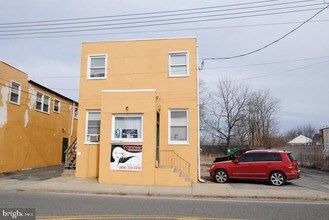 7 E Main St in Wrightstown, NJ - Building Photo - Building Photo