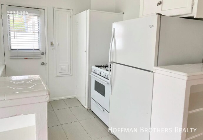 2220 Ocean Park Blvd in Santa Monica, CA - Building Photo