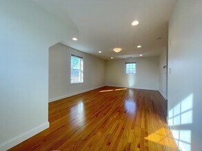 12 Naviens Ln in Waltham, MA - Building Photo - Building Photo