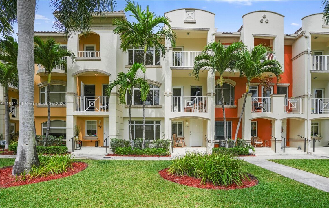 18445 NE 27th Pl in Aventura, FL - Building Photo