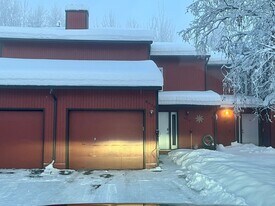 4936 Dartmouth Dr in Fairbanks, AK - Building Photo