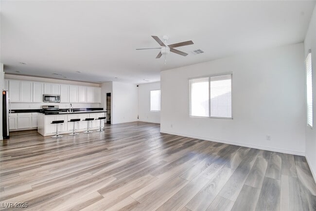 4821 Spanish River St in North Las Vegas, NV - Building Photo - Building Photo