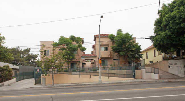 1025 S Soto St in Los Angeles, CA - Foto de edificio - Building Photo