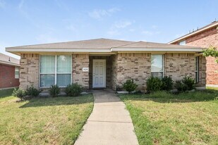 829 Clear Creek Dr in Desoto, TX - Building Photo