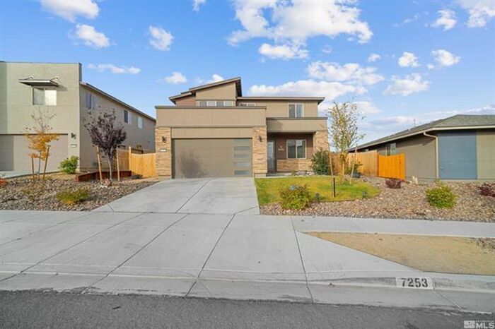 7253 Mustengo Dr in Reno, NV - Building Photo