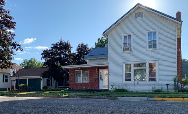 property at 702 S 1st St
