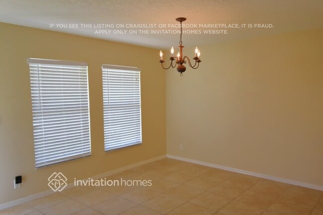 2321 SW Kent Cir in Port St. Lucie, FL - Foto de edificio - Building Photo