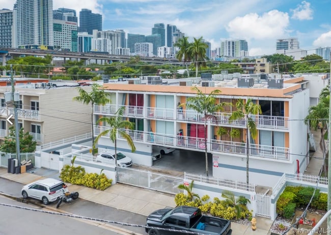 450 SW 3rd St, Unit 11 in Miami, FL - Building Photo - Building Photo