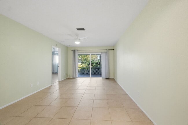 1023 Pine Isle Ln in Naples, FL - Building Photo - Building Photo