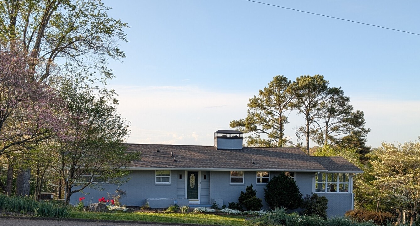 6917 Cresthill Dr in Knoxville, TN - Building Photo