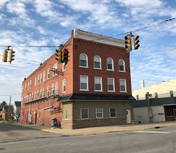 1102-1104 Philadelphia St in Indiana, PA - Building Photo - Primary Photo