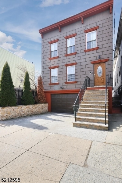 131 Armstrong Ave in Jersey City, NJ - Building Photo - Building Photo