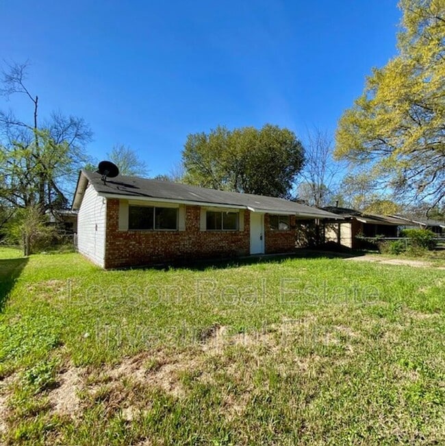 323 W 83rd St in Shreveport, LA - Building Photo - Building Photo
