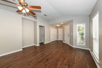 3954 Pebble Brooke Circle South, Unit 1 in Orange Park, FL - Foto de edificio - Building Photo