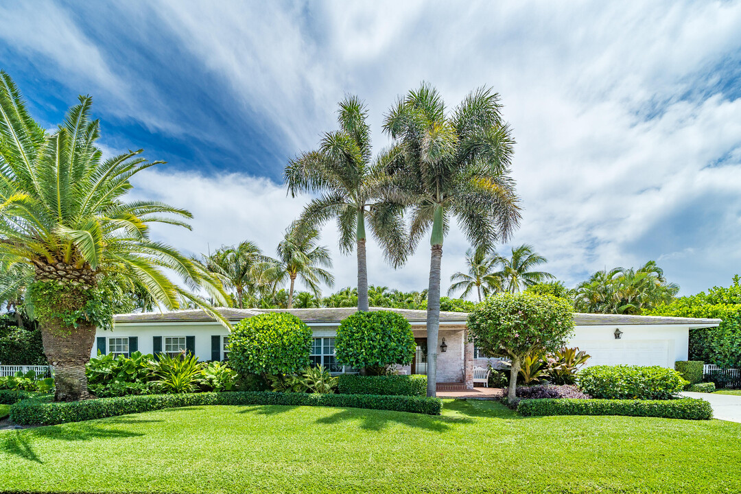 230 Osceola Way in Palm Beach, FL - Foto de edificio