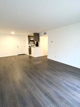 465 Oak St in Glendale, CA - Foto de edificio - Building Photo