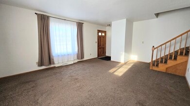 9915 W Beloit Rd, Unit 9915 in Milwaukee, WI - Building Photo - Building Photo