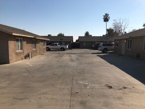 405 E Warren Ave in Bakersfield, CA - Building Photo - Building Photo