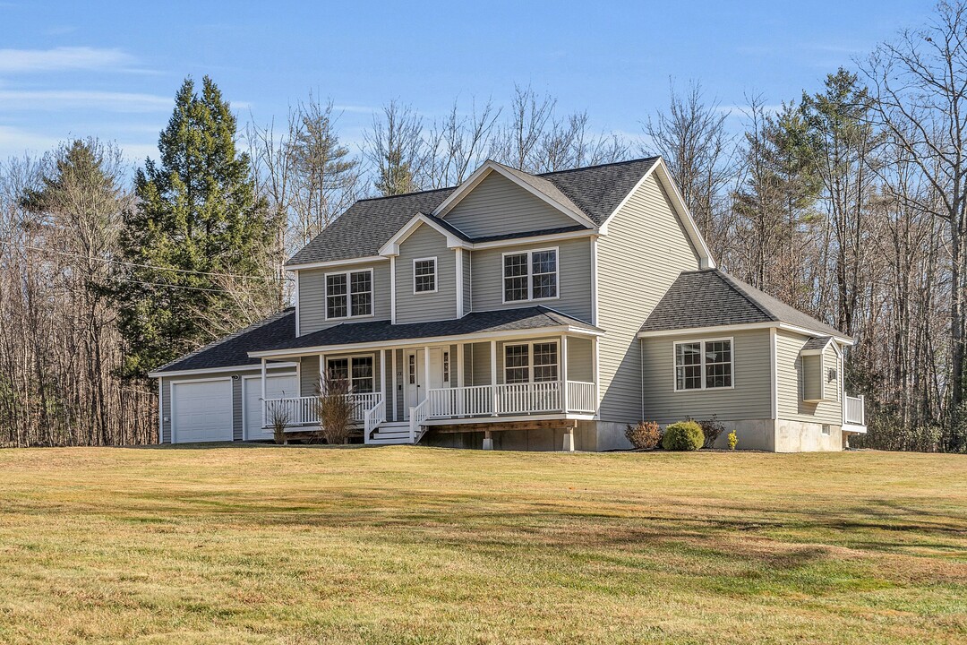 15 Peacock Hill Rd in Weare, NH - Foto de edificio