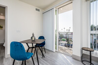 Lido Apartments - 4847 Oakwood in Los Angeles, CA - Building Photo - Interior Photo