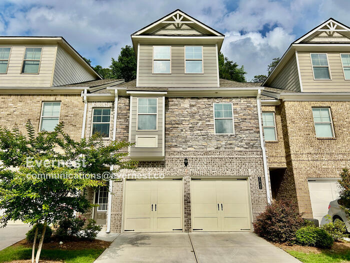 5945 Arbor Knoll Pl in Suwanee, GA - Building Photo
