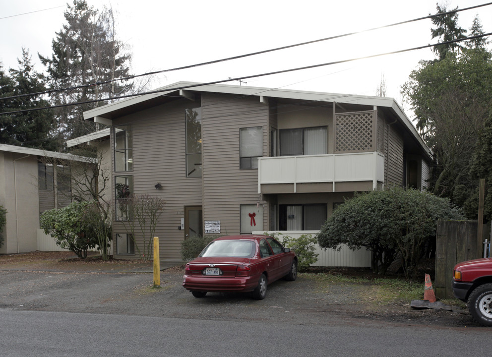 Shields Apartments in Seattle, WA - Building Photo