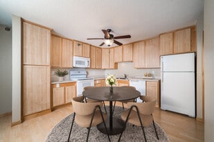 Maple Ridge Apartment Homes in Maplewood, MN - Building Photo