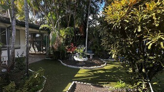 732 Moffett St in Hallandale Beach, FL - Building Photo