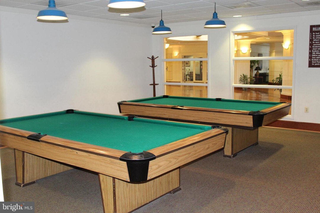 205 Yoakum Pkwy-Unit -321 in Alexandria, VA - Building Photo