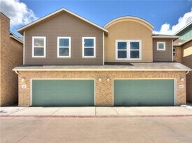 213 Bridgeford Dr in Austin, TX - Building Photo