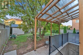 2255 Grand Ravine Dr in Oakville, ON - Building Photo - Building Photo
