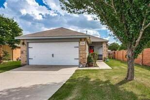 2800 Coyote Ridge Dr in Fort Worth, TX - Building Photo