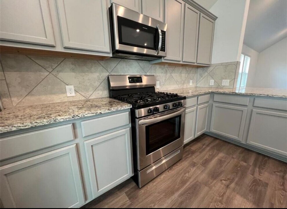 3011 Azalea Pt in Pattison, TX - Building Photo