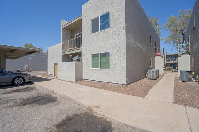 property at 2826 E Monte Cristo Ave