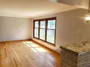 10312 S Kenneth Ave in Oak Lawn, IL - Building Photo - Building Photo