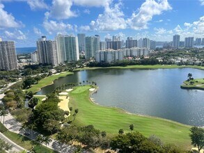 3625 N Country Club Dr in Aventura, FL - Building Photo - Building Photo
