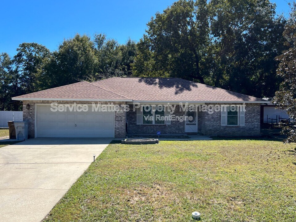 4925 Hyatt Ln in Pace, FL - Building Photo