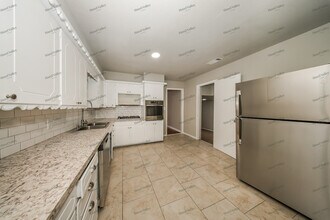 5206 N Beaver Ave in Bethany, OK - Building Photo - Building Photo