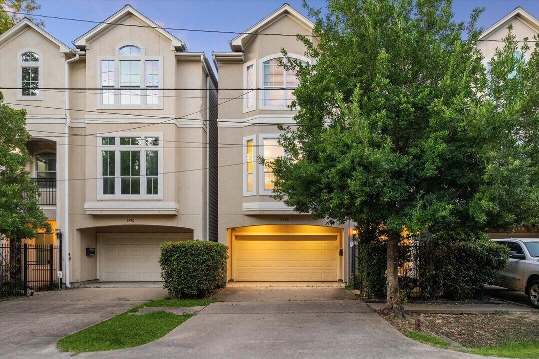 5706 Blossom St in Houston, TX - Building Photo