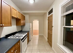 132 1/2 Oxford St, Unit 1A in Cambridge, MA - Foto de edificio - Building Photo